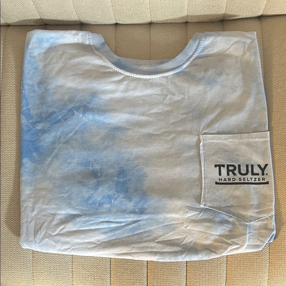 TRULY Men’s Sky Blue Tie-Dye Tee